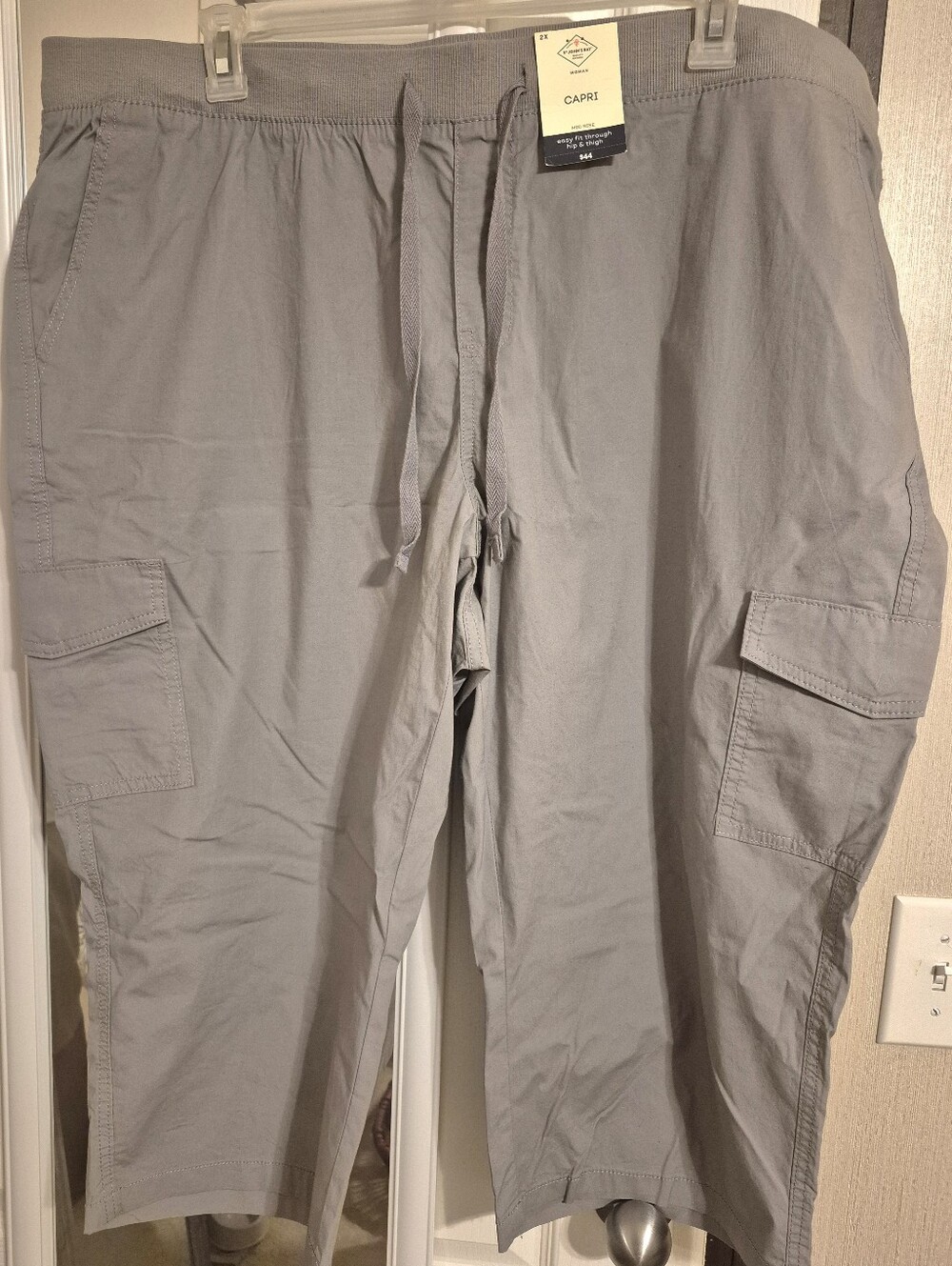 St. John's Bay Light Gray Women's Capri Cargo Pants